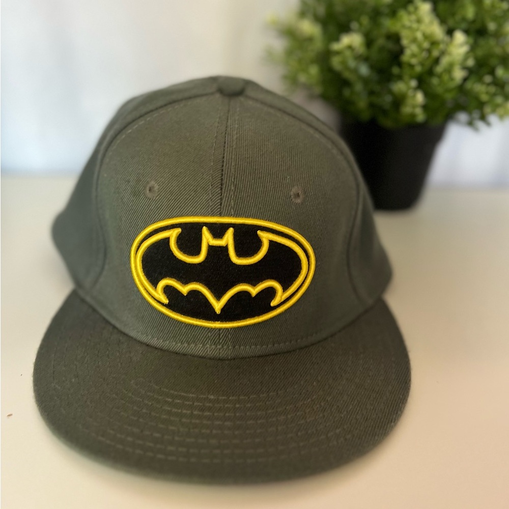 Batman DC Comics Gray Lightweight Stretch Fit Cap Superhero Hat Gray Mens Unisex
